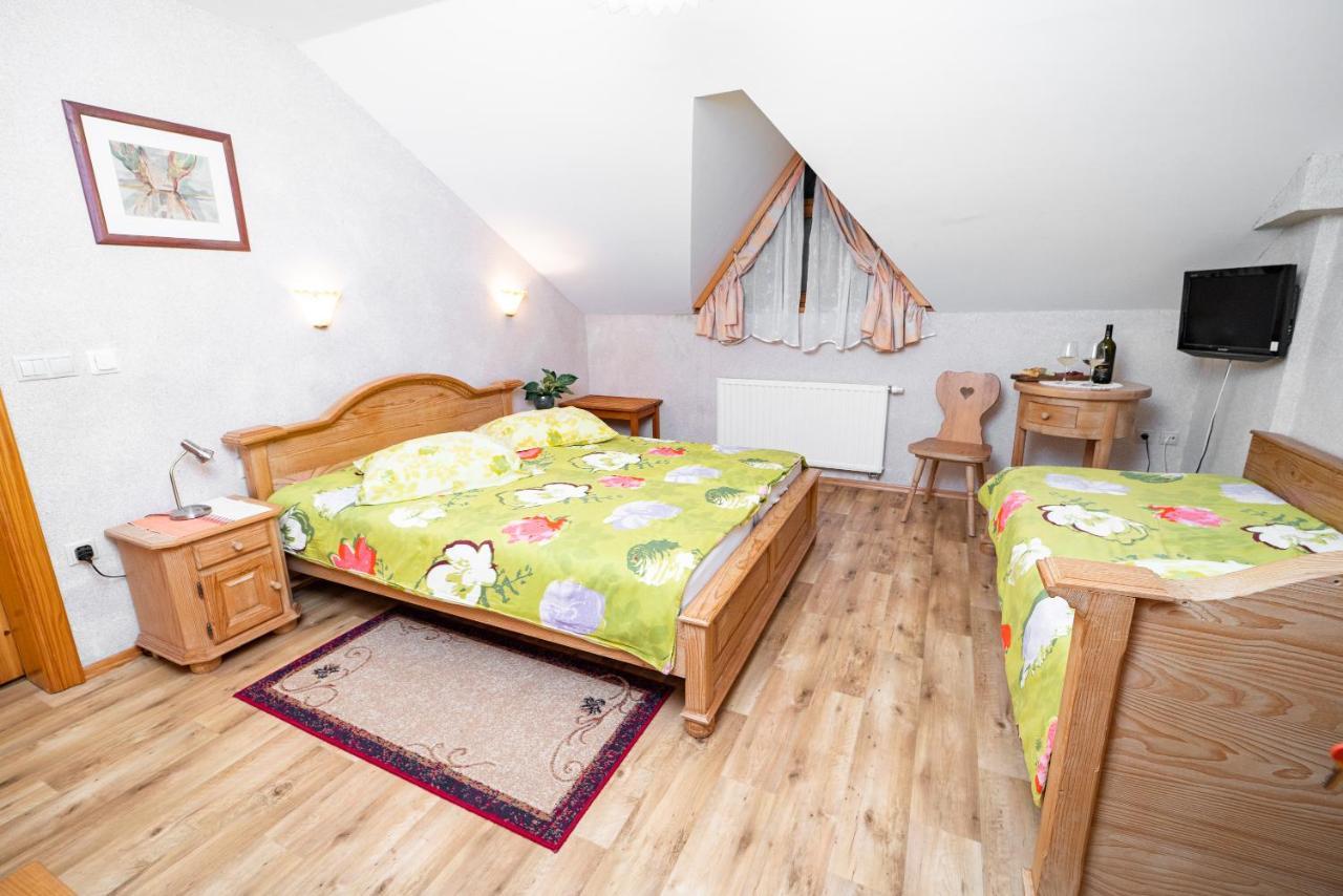 Guesthouse Močivnik Okroglice Extérieur photo