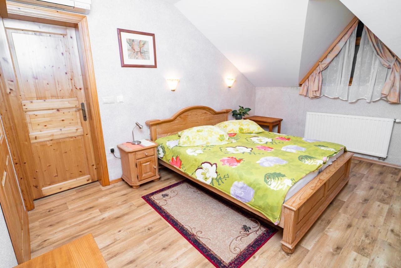 Guesthouse Močivnik Okroglice Extérieur photo