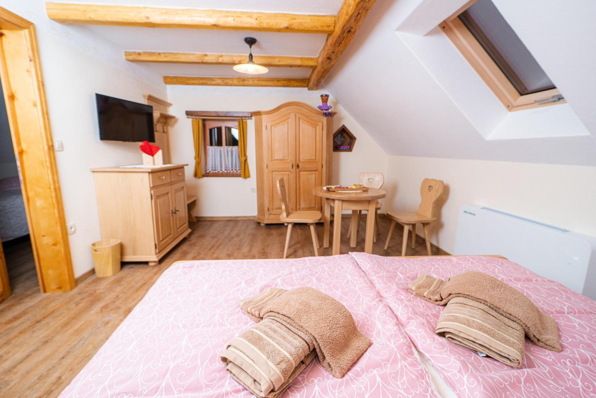 Guesthouse Močivnik Okroglice Extérieur photo