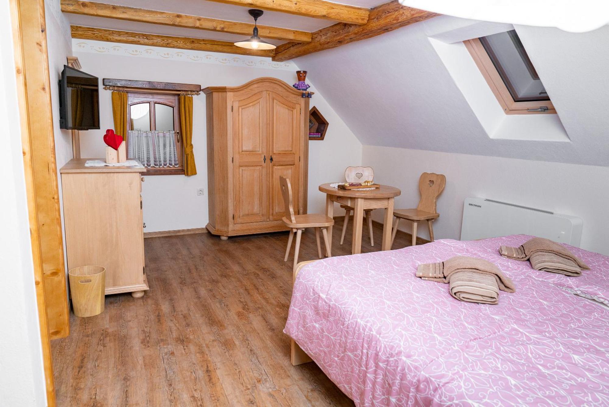 Guesthouse Močivnik Okroglice Extérieur photo