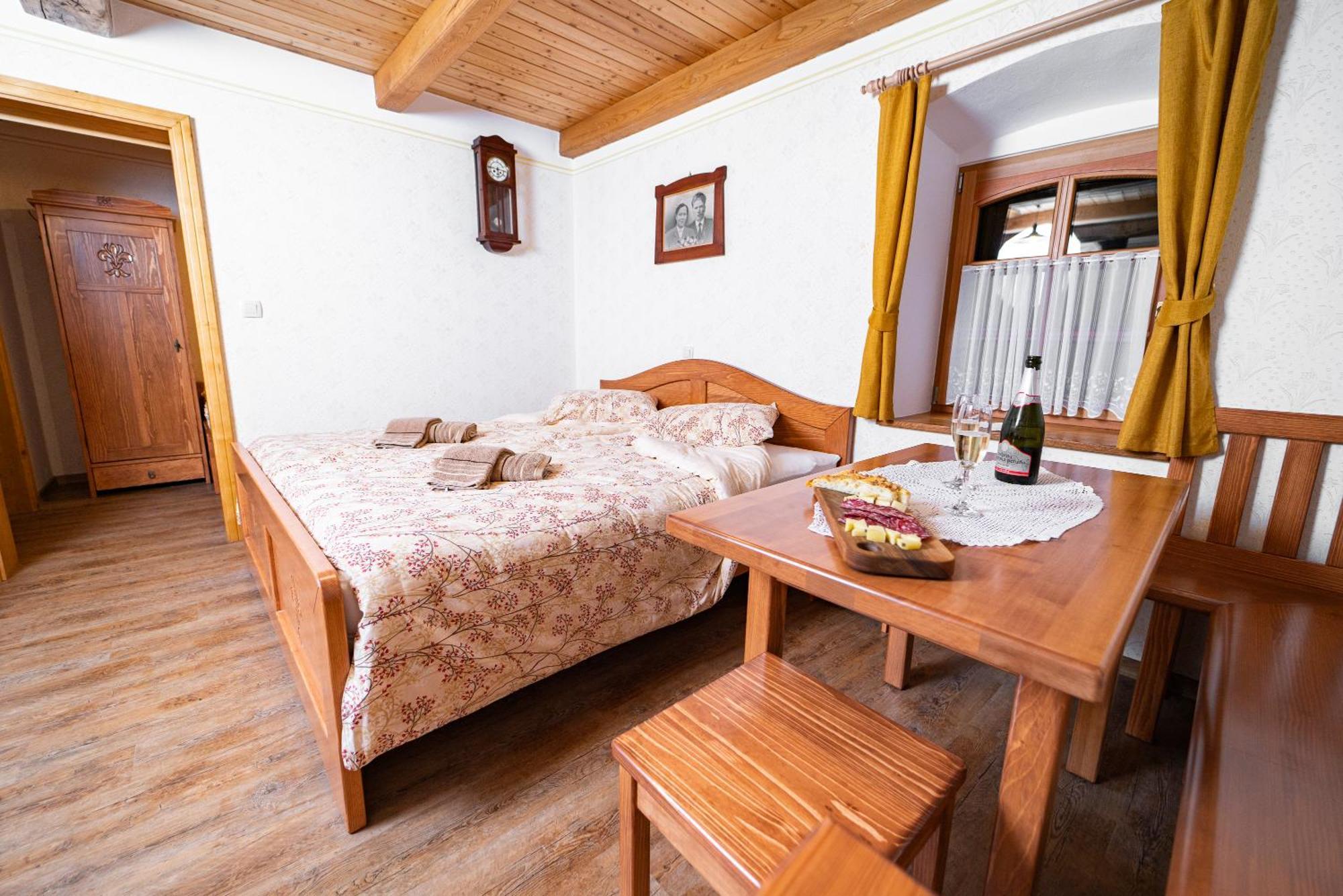 Guesthouse Močivnik Okroglice Extérieur photo